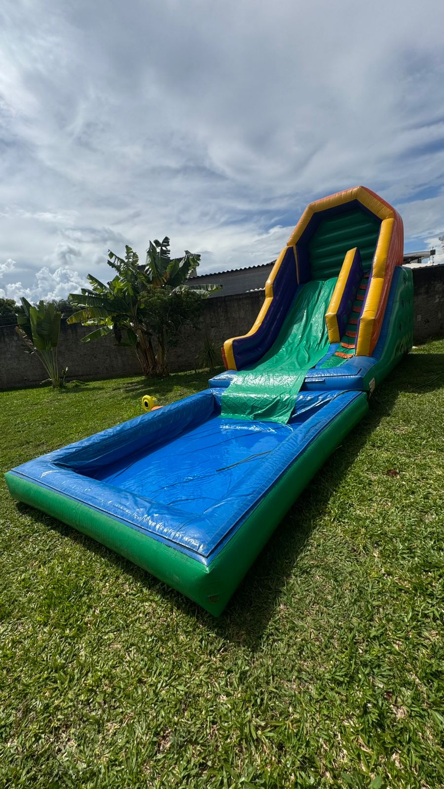 Tobogã com Piscina d'Água