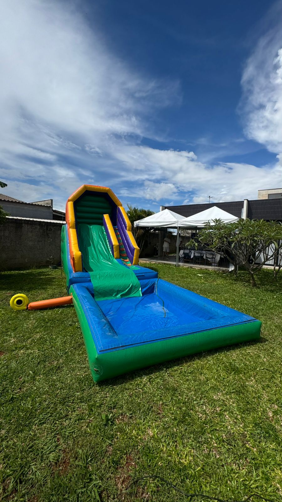 Tobogã com Piscina d'Água