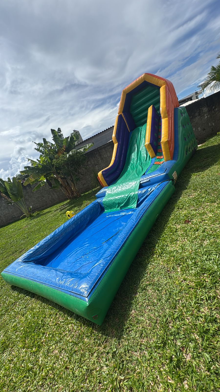 Tobogã com Piscina d'Água