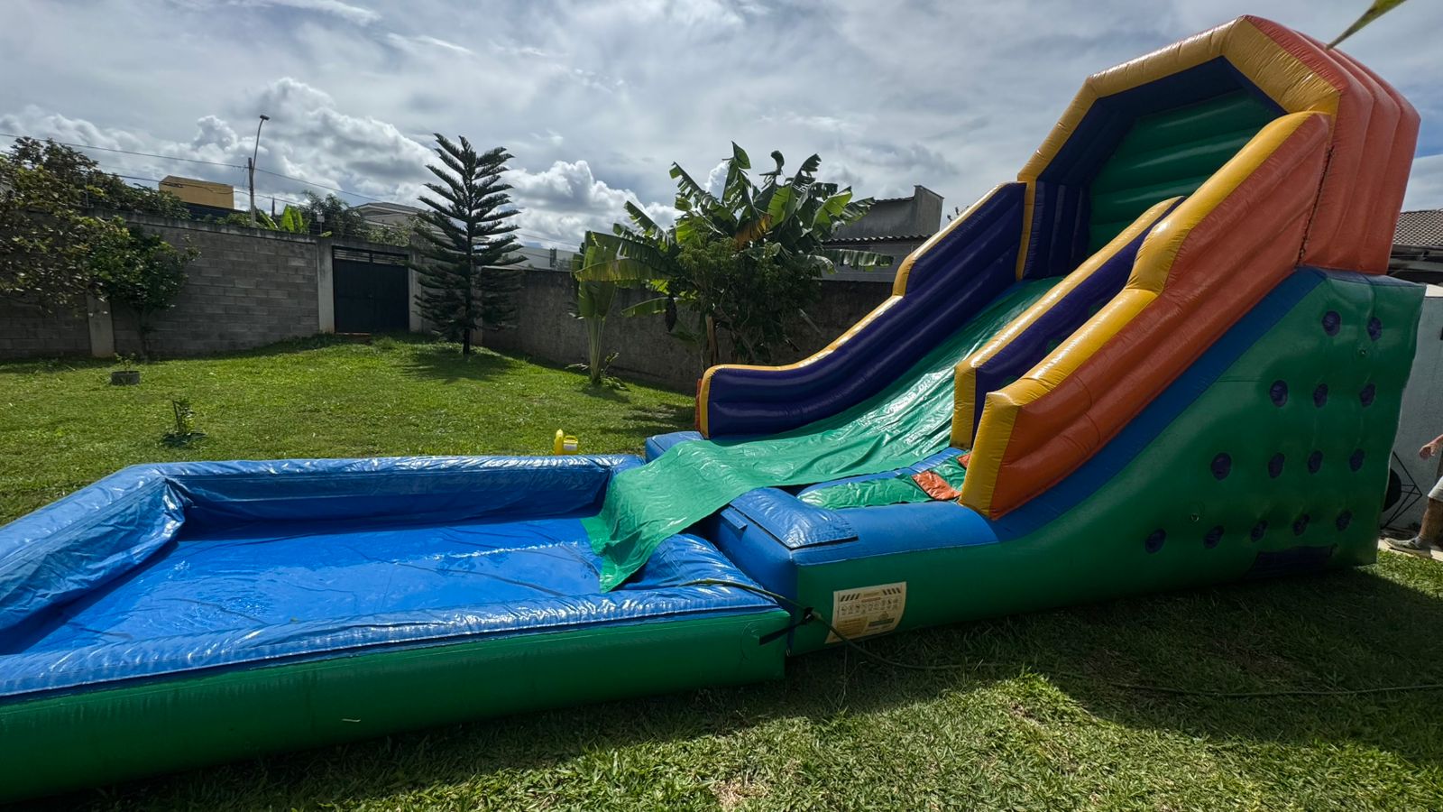 Tobogã com Piscina d'Água